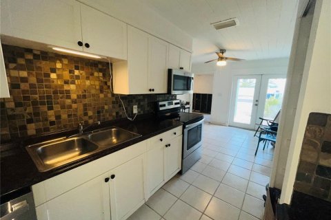 Commercial property in Holmes Beach, Florida 4 bedrooms, 140.93 sq.m. № 1426711 - photo 19
