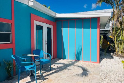 Commercial property in Holmes Beach, Florida 4 bedrooms, 140.93 sq.m. № 1426711 - photo 8