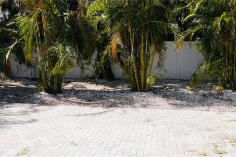 Commercial property in Holmes Beach, Florida 4 bedrooms, 140.93 sq.m. № 1426711 - photo 30