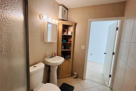 Commercial property in Holmes Beach, Florida 4 bedrooms, 140.93 sq.m. № 1426711 - photo 22