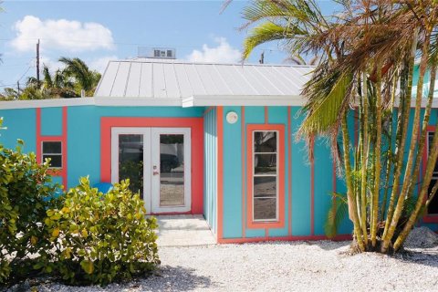 Commercial property in Holmes Beach, Florida 4 bedrooms, 140.93 sq.m. № 1426711 - photo 5