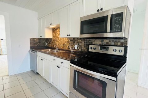 Commercial property in Holmes Beach, Florida 4 bedrooms, 140.93 sq.m. № 1426711 - photo 20