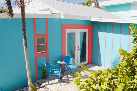 Commercial property in Holmes Beach, Florida 4 bedrooms, 140.93 sq.m. № 1426711 - photo 7