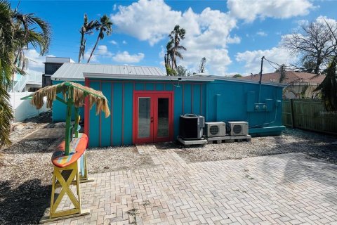 Commercial property in Holmes Beach, Florida 4 bedrooms, 140.93 sq.m. № 1426711 - photo 29