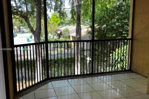 Кондоминиум с 2 спальнями в Мирамар, Флорида № 2066443