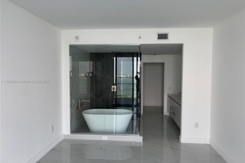 Copropriété à louer à Miami, Floride: 3 chambres, 162.58 m2 № 1897087 - photo 4