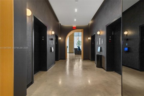 Condo in Miami, Florida  № 2005043 - photo 18