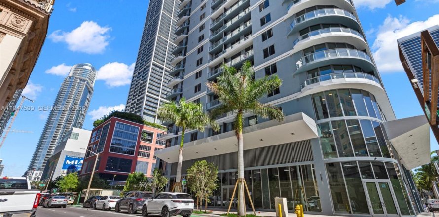 Studio in the Condo in Miami, Florida  № 2005043