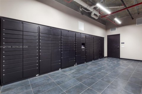 Condo in Miami, Florida  № 2005043 - photo 23