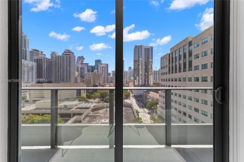 Condo in Miami, Florida  № 2005043 - photo 13