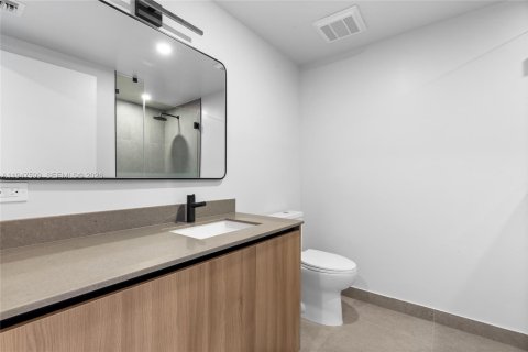 Condo in Miami, Florida  № 2005043 - photo 12