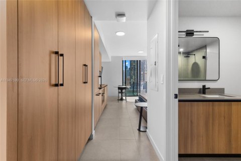 Condo in Miami, Florida  № 2005043 - photo 9