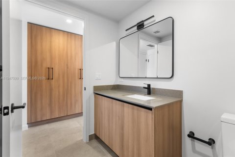 Condo in Miami, Florida  № 2005043 - photo 11