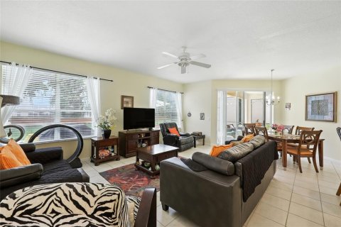 Casa en venta en Kissimmee, Florida, 4 dormitorios, 191.47 m2 № 1903830 - foto 8