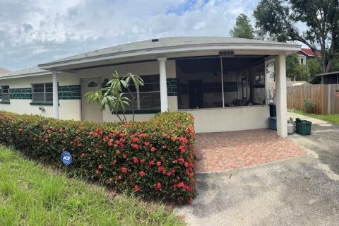 House in Tampa, Florida 3 bedrooms, 109.62 sq.m. № 1808414 - photo 1