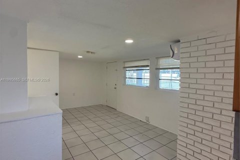 Снять в аренду виллу или дом в Холливуд, Флорида 1 спальня, 46.45м2, № 2060575 - фото 7