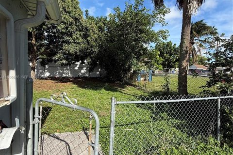 Снять в аренду виллу или дом в Холливуд, Флорида 1 спальня, 46.45м2, № 2060575 - фото 22