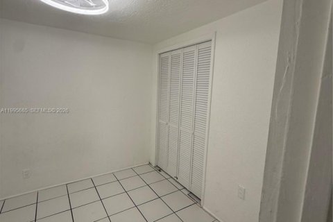 Снять в аренду виллу или дом в Холливуд, Флорида 1 спальня, 46.45м2, № 2060575 - фото 17