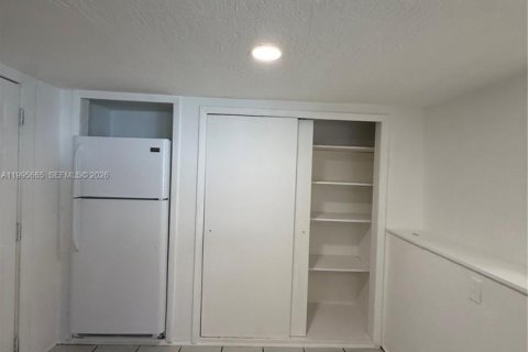 Снять в аренду виллу или дом в Холливуд, Флорида 1 спальня, 46.45м2, № 2060575 - фото 18