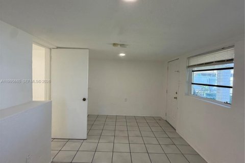 Снять в аренду виллу или дом в Холливуд, Флорида 1 спальня, 46.45м2, № 2060575 - фото 6