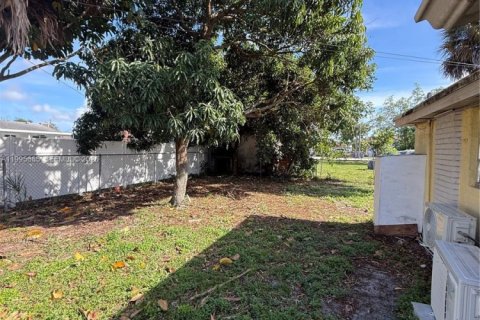 Снять в аренду виллу или дом в Холливуд, Флорида 1 спальня, 46.45м2, № 2060575 - фото 3