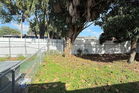 Снять в аренду виллу или дом в Холливуд, Флорида 1 спальня, 46.45м2, № 2060575 - фото 4