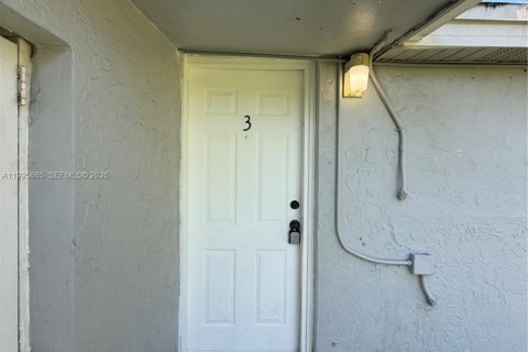 Снять в аренду виллу или дом в Холливуд, Флорида 1 спальня, 46.45м2, № 2060575 - фото 10