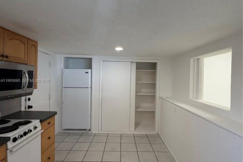 Снять в аренду виллу или дом в Холливуд, Флорида 1 спальня, 46.45м2, № 2060575 - фото 19