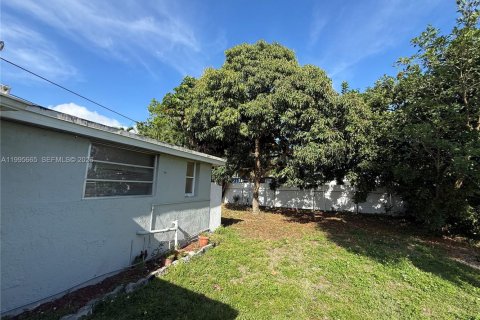 Снять в аренду виллу или дом в Холливуд, Флорида 1 спальня, 46.45м2, № 2060575 - фото 14