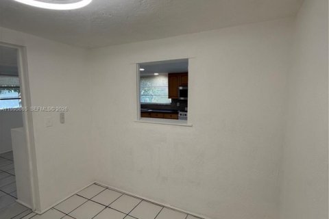 Снять в аренду виллу или дом в Холливуд, Флорида 1 спальня, 46.45м2, № 2060575 - фото 15