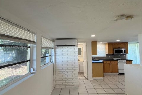 Снять в аренду виллу или дом в Холливуд, Флорида 1 спальня, 46.45м2, № 2060575 - фото 21