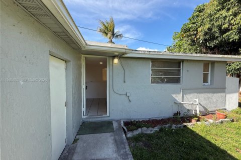 Снять в аренду виллу или дом в Холливуд, Флорида 1 спальня, 46.45м2, № 2060575 - фото 13