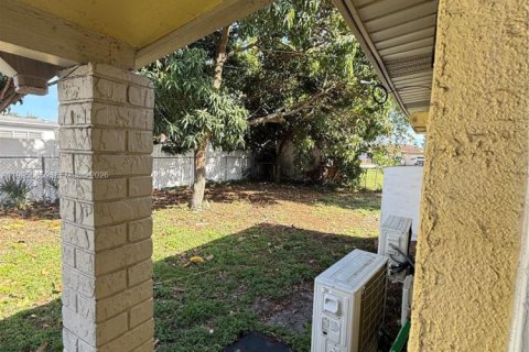 Снять в аренду виллу или дом в Холливуд, Флорида 1 спальня, 46.45м2, № 2060575 - фото 5