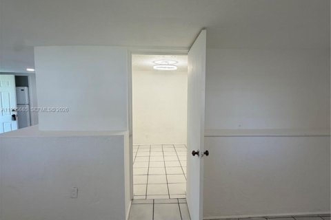 Снять в аренду виллу или дом в Холливуд, Флорида 1 спальня, 46.45м2, № 2060575 - фото 16