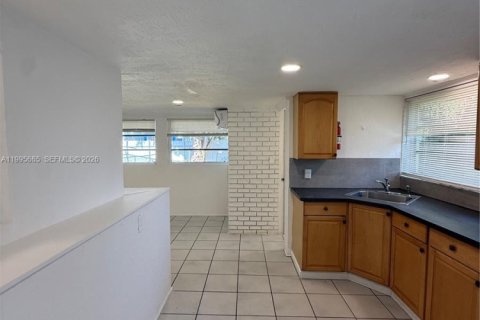 Снять в аренду виллу или дом в Холливуд, Флорида 1 спальня, 46.45м2, № 2060575 - фото 8