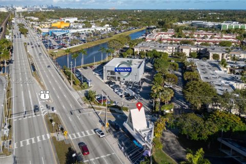 Immobilier commercial à vendre à Miami, Floride № 2001446 - photo 6
