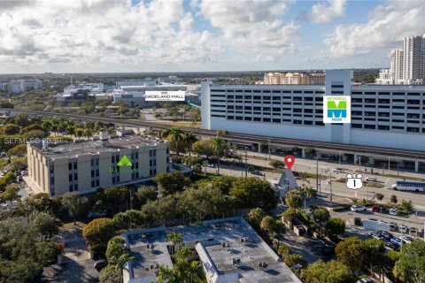 Immobilier commercial à vendre à Miami, Floride № 2001446 - photo 4