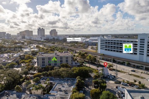 Immobilier commercial à vendre à Miami, Floride № 2001446 - photo 2