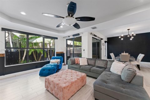 Townhouse in Cutler Bay, Florida 4 bedrooms, 204.48 sq.m. № 1865786 - photo 6
