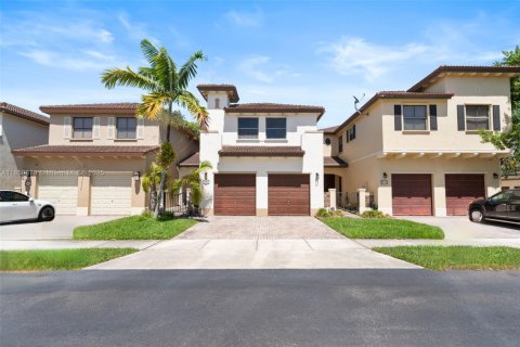 Townhouse in Cutler Bay, Florida 4 bedrooms, 204.48 sq.m. № 1865786 - photo 2