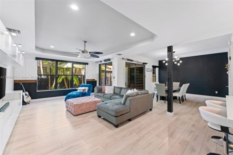 Townhouse in Cutler Bay, Florida 4 bedrooms, 204.48 sq.m. № 1865786 - photo 4