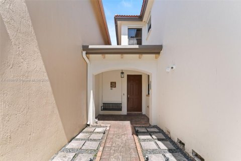 Townhouse in Cutler Bay, Florida 4 bedrooms, 204.48 sq.m. № 1865786 - photo 3