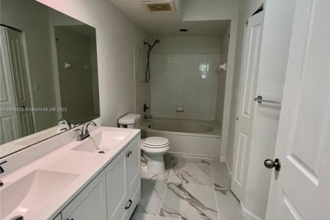 Condominio en venta en Surfside, Florida, 1 dormitorio, 70.33 m2 № 1981578 - foto 18