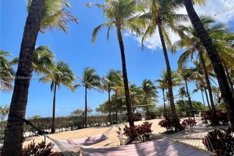 Condominio en venta en Surfside, Florida, 1 dormitorio, 70.33 m2 № 1981578 - foto 23