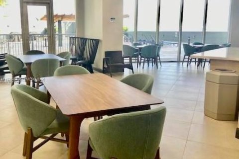 Condo in Miami, Florida  № 2040987 - photo 16