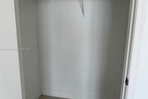 Condo in Miami, Florida  № 2040987 - photo 9