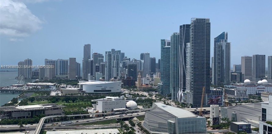 Studio in the Condo in Miami, Florida  № 2040987