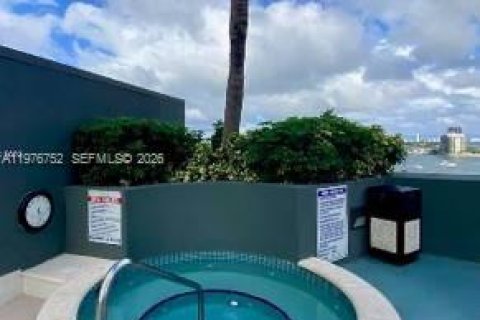 Condo in Miami, Florida  № 2040987 - photo 13