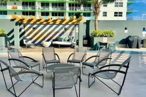 Condo in Miami, Florida  № 2040987 - photo 15