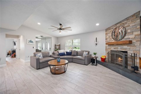 House in Bradenton, Florida 3 bedrooms, 177.07 sq.m. № 1893989 - photo 9